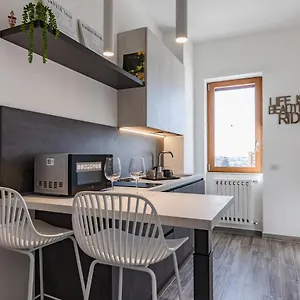 licia-tonino-apartments-near-the-station.lecce-hotels.com/